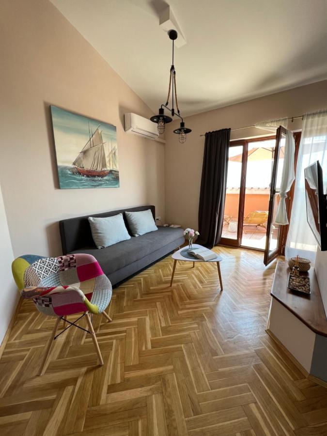 Apartman Maroon Ловран Екстериор снимка