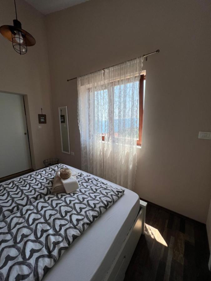 Apartman Maroon Ловран Екстериор снимка
